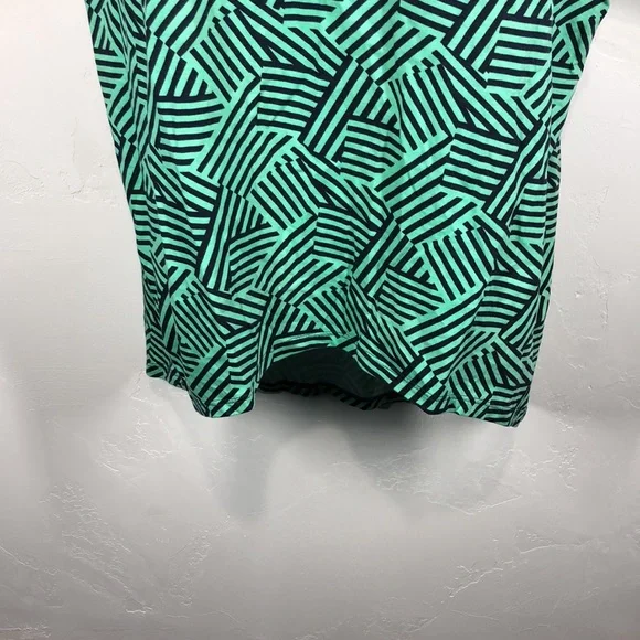 NWT LuLaRoe Irma green and blue geometric print top size xs - Picture 3 of 11